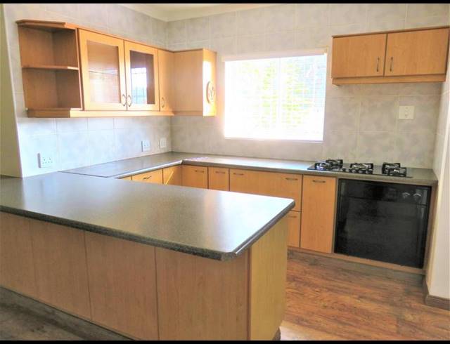 5 BEDROOM HOUSE FOR SALE IN MIDDEDORP